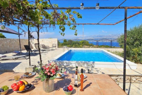 Stone House with Pool, Set in Idillic Countryside - Villa Mir